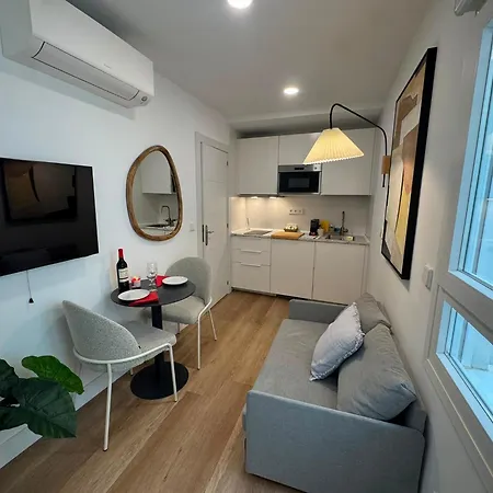 Functional Flat For Short Breaks In Apartment