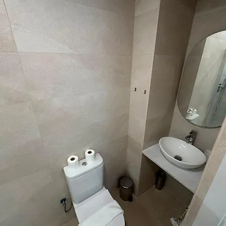 Functional Flat For Short Breaks In Apartment