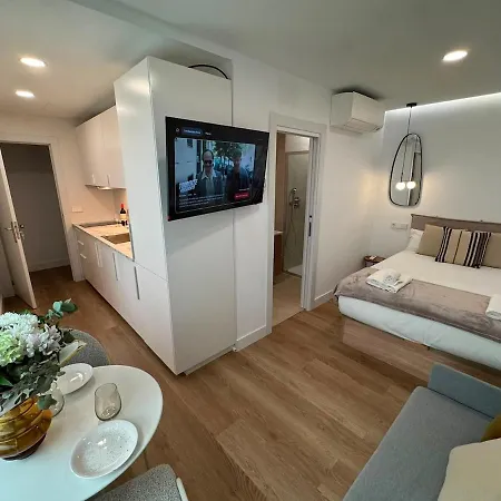 Apartamento Functional Flat For Short Breaks In *