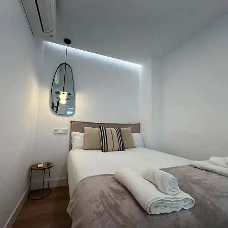 Functional Flat For Short Breaks In Apartment